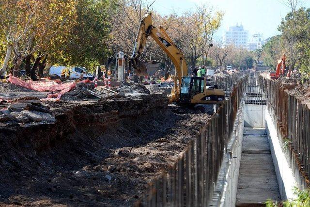 Konyaaltı Sahil Projesi İlerliyor