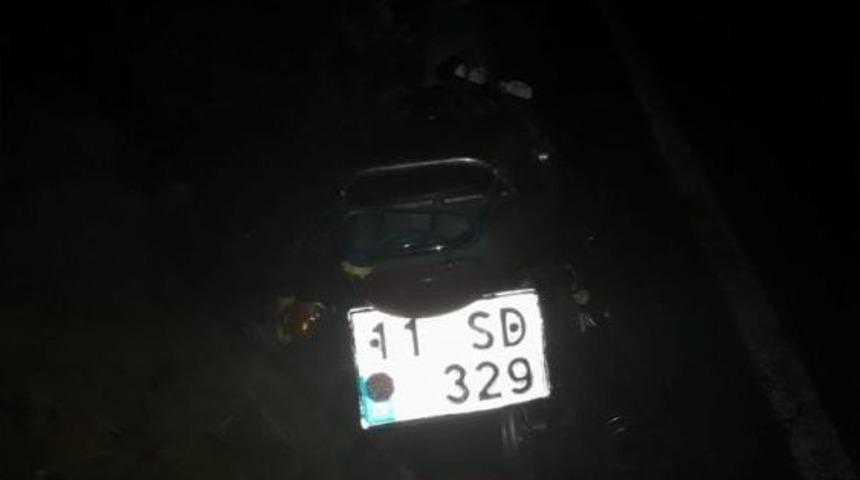 K&ouml;peğe &Ccedil;arpan Motosiklet S&uuml;r&uuml;c&uuml;s&uuml; Yaralandı