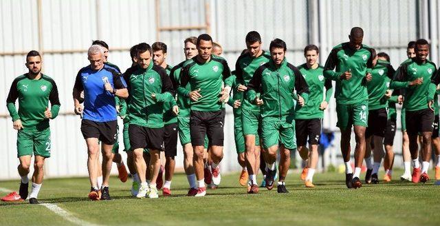 Bursaspor’da Jorquera Takıma Döndü