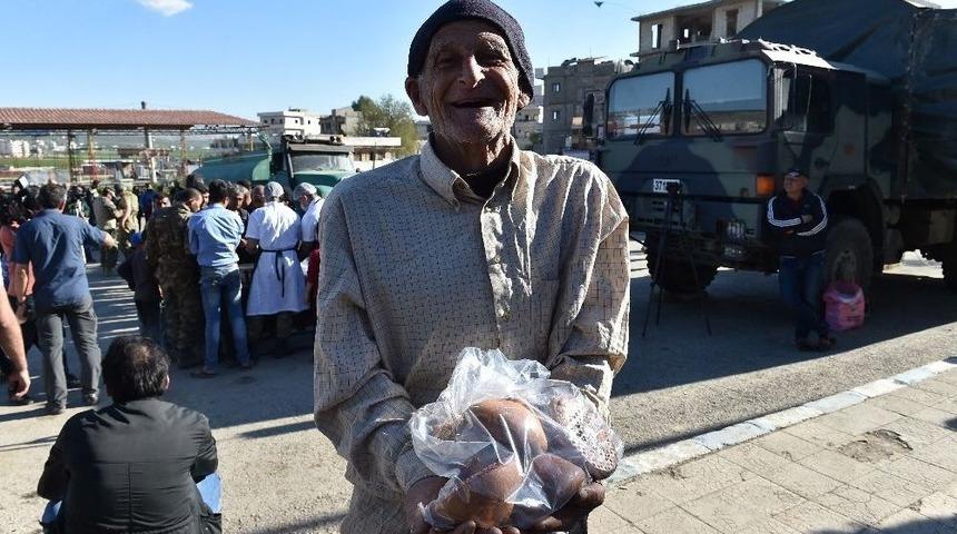 Mehmetçik Afrin’de Ekmeğini Halkla Paylaşmaya Devam Ediyor