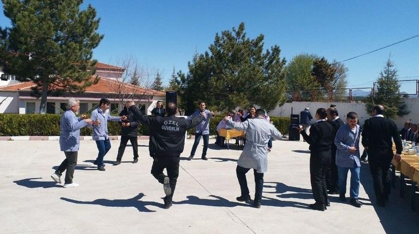 Kadro Sevincini Kaşık Oyunuyla Kutladılar