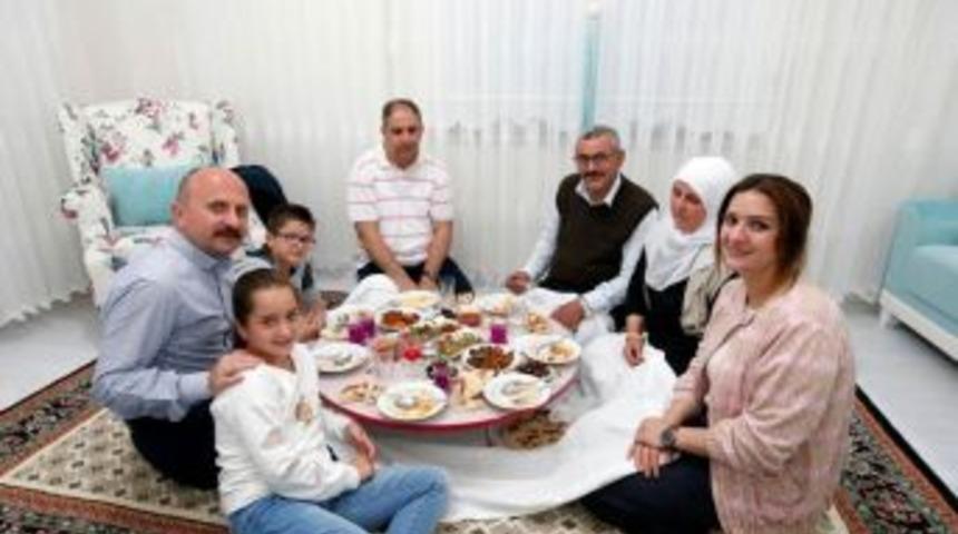 Vali Varol Şehit Ailesiyle İftar Yaptı