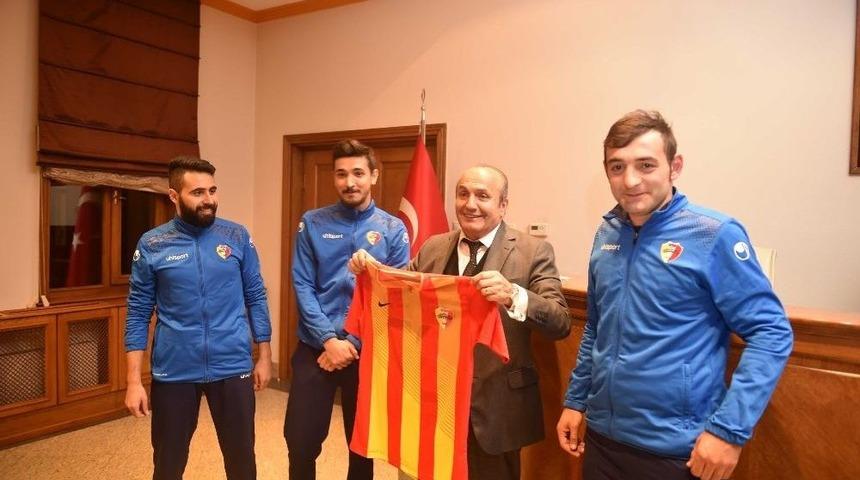 Taşköprüspor Yönetimi Ve Sporcuları, Başkan Arslan’ı Ziyaret Etti