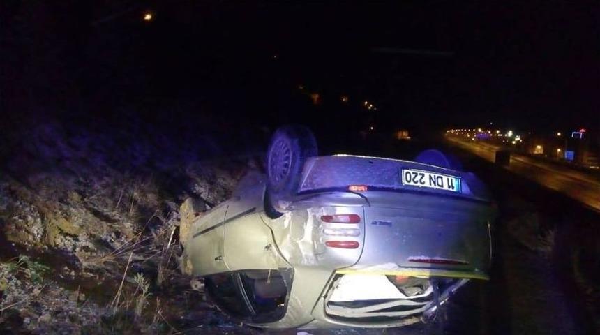 Yoldan Çıkan Otomobil Takla Attı