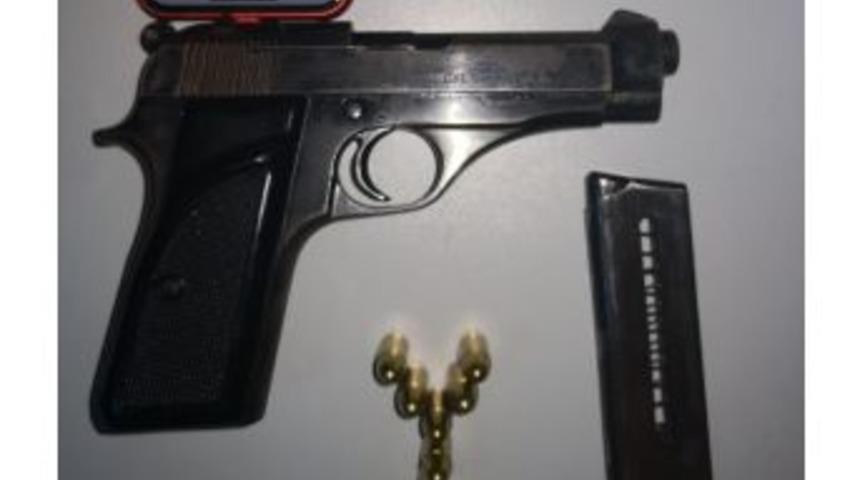 Otomobilden Ruhsatsız Tabanca &Ccedil;ıktı