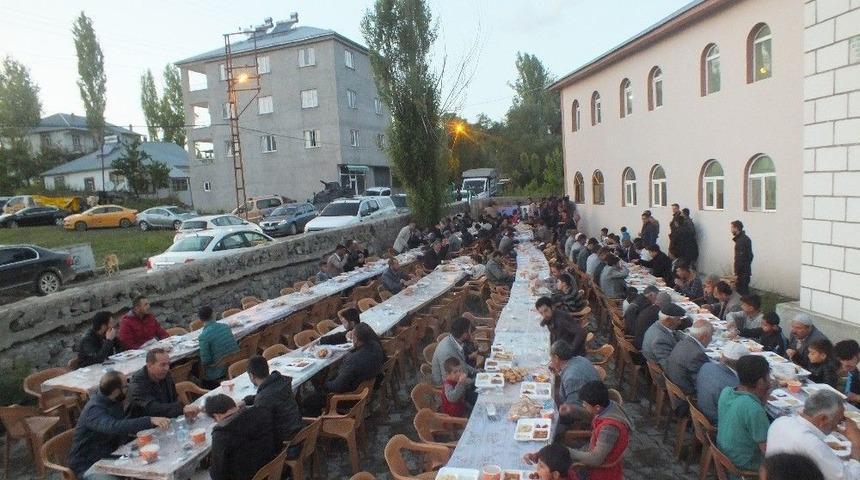 Malazgirt Belediyesinden İftarlar Programı