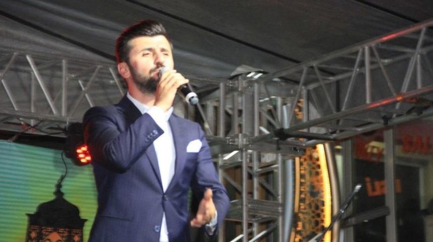 Sanat&ccedil;ı İbrahim Cuşan Hakkari&rsquo;de Konser Verdi