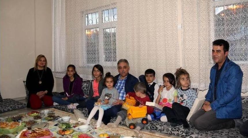 Vali Toprak, Korkmaz Ailesiyle Birlikte İftar Yaptı