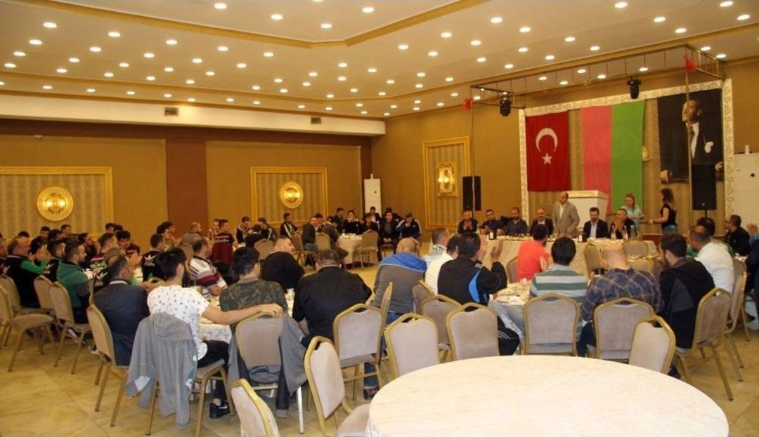 Isparta Valisi Şehmus G&uuml;naydın, 32 Gen&ccedil;lik İle Sahur Yaptı