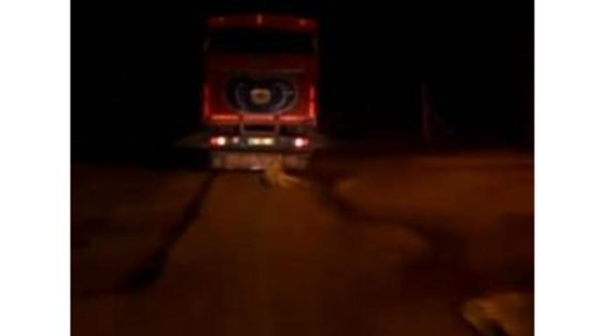 Kamyonetin Arkasına Bağladığı K&ouml;peği Metrelerce S&uuml;r&uuml;kledi