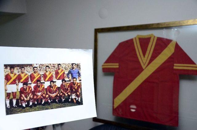 Galatasaray’ın 62 Yıllık Dinamo Bükreş Zaferinin Forması Ordu’da 1