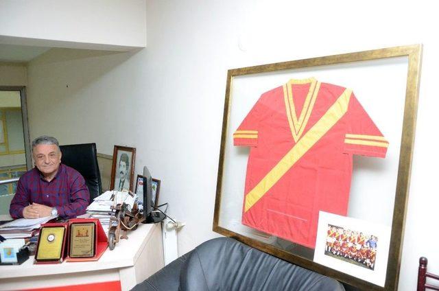 Galatasaray’ın 62 Yıllık Dinamo Bükreş Zaferinin Forması Ordu’da 3