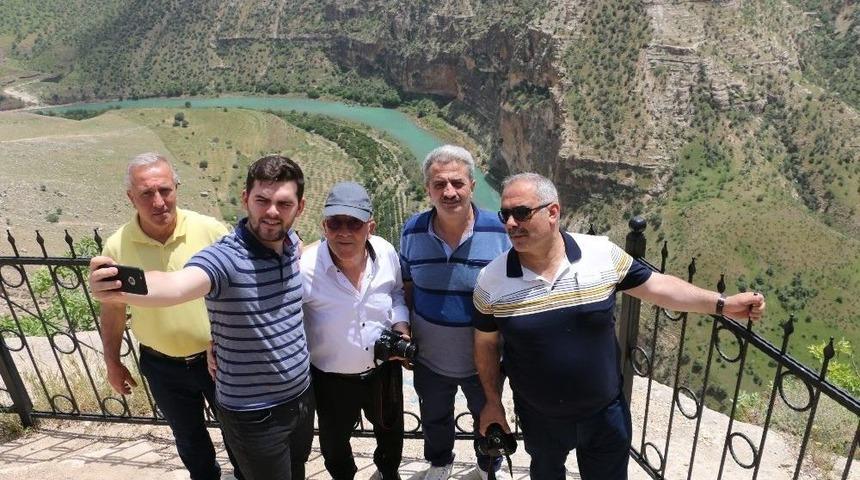 Gazeteciler Fotoğraf &Ccedil;ekebilmek İ&ccedil;in Bin Metreye &Ccedil;ıktı