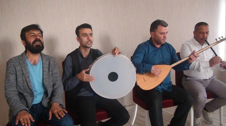 Osmaniyeli M&uuml;zisyen T&uuml;rkeş&rsquo;e Beste Yaptı