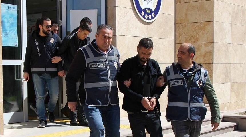 &rsquo;afrin&rsquo;den Geldik&rsquo; Deyip Askeri Kimlikle Şehri Dolandırdılar