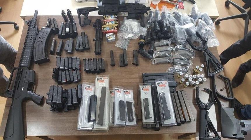 İstanbul&rsquo;da 2 Deaş&rsquo;lı Silah Ve Te&ccedil;hizatlarıyla Birlikte Yakalandı