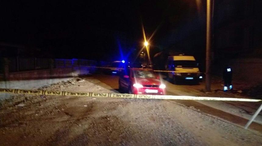 İki Grubun Kavgasını Ayıran Kişinin Otomobili Taşlandı