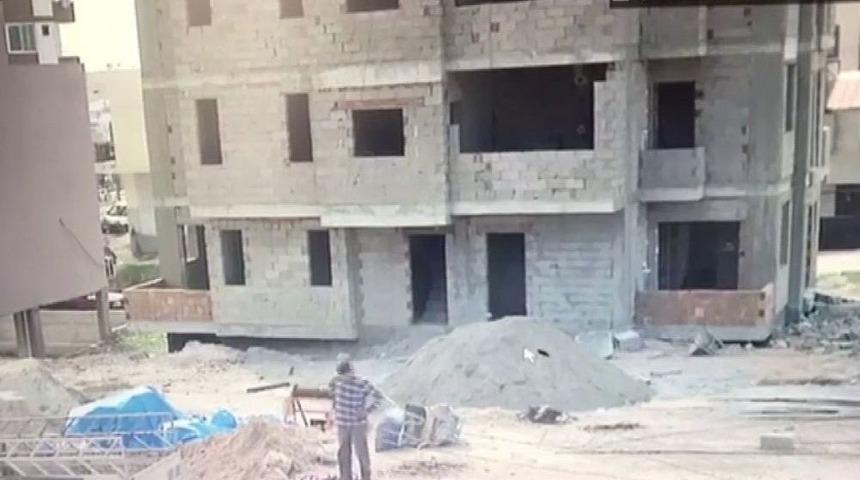 Cuma Namazını Fırsat Bilip 15 Bin Liralık Demir &Ccedil;aldı