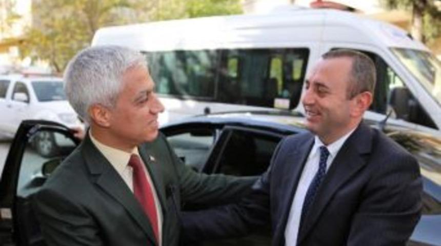 Darge&ccedil;it Ve &Ouml;merli İl&ccedil;elerine Yeni Kaymakamlar Atandı