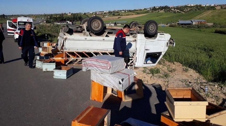 Kamyonet Takla Attı, Arı Kovanları Yola Sa&ccedil;ıldı