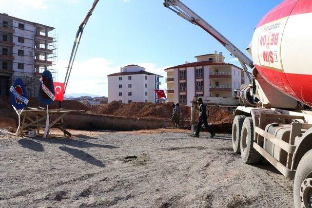 Malatya’da Bin 200 Kişi Kapasiteli Yapılacak Caminin Temeli Atıldı