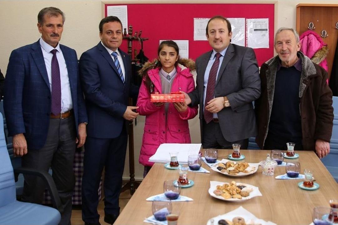 Vali Ali Hamza Pehlivan &ldquo;bir Hayalim Var&rdquo; Projesi Hediye Dağıtım Etkinliğine Katıldı