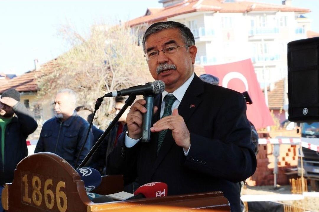 Bakan Yılmaz&rsquo;dan İmam Hatip Okulları Eleştirilerine Yanıt