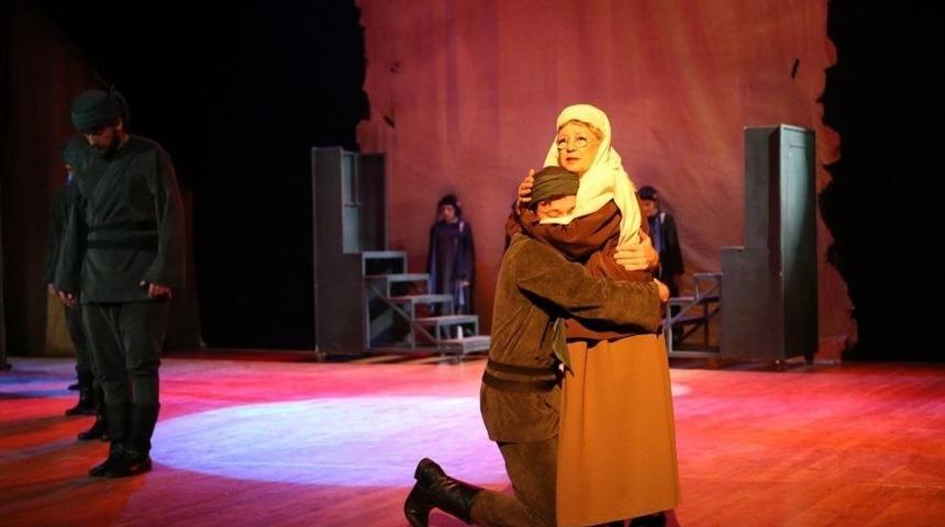 Devlet Tiyatroları, Mehmet&ccedil;iğe Destek İ&ccedil;in Hatay&rsquo;da Perde A&ccedil;tı