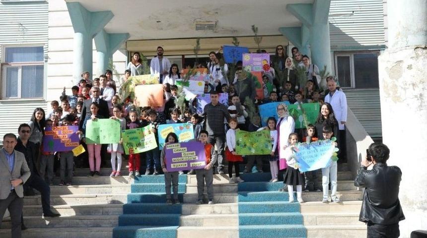 Hakkari&rsquo;de 4 Bin Fidan Toprakla Buluştu