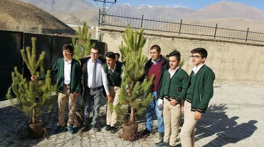 Esendere Belediyesi 5 Bin 520 Fidan Dağıttı