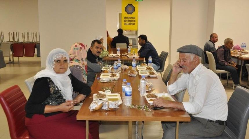 Diyarbakır B&uuml;y&uuml;kşehir Belediyesi Şehir Dışından Gelen Hasta Yakınlarını Misafirhanede Ağırlıyor