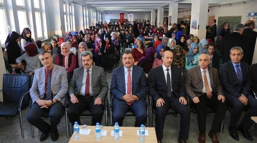 &Ouml;ğrencilerle Bir Araya Gelen Başkan G&uuml;rkan: