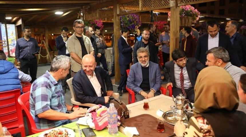 Taner Yıldız Ve Başkan &Ccedil;olakbayrakdar, Vatandaşların G&ouml;zdesi G&uuml;l Park&rsquo;ta