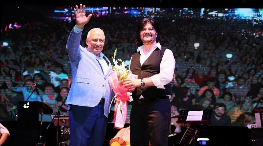 Mersin&rsquo;de Ahmet Şafak Konseri