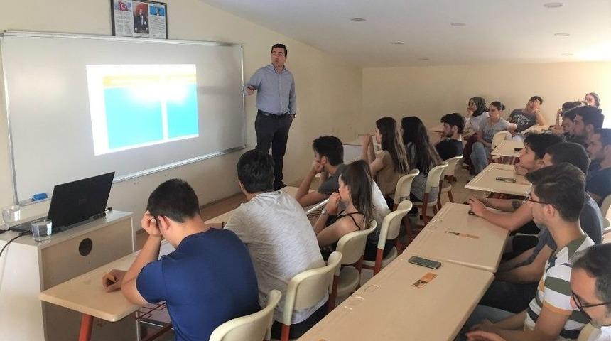 Eğitim Danışmanı Alper Aksoy: &ldquo;robotlaşma Bazı Meslekleri &Ouml;ld&uuml;recek&rdquo;