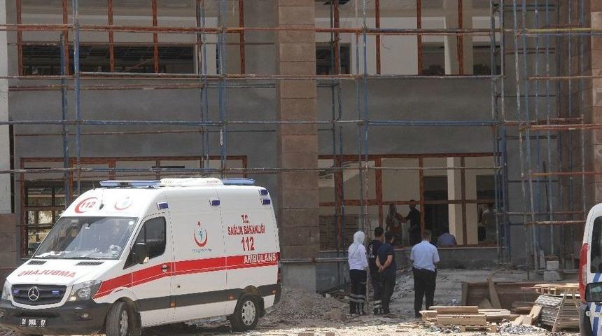 Asma Tavan Yaparken D&uuml;şen İş&ccedil;i &Ouml;ld&uuml;