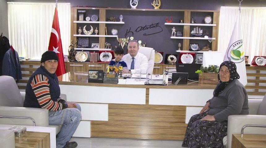 Yangınzede Aileden Şahiner&rsquo;e Teşekk&uuml;r Ziyareti