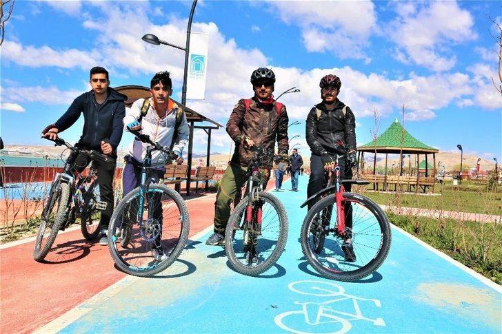 Tuşba Belediyesi’nin, ’15 Temmuz Şehitler Parkı’ Cıvıl Cıvıl G1