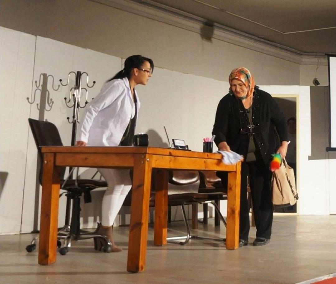 Sarıg&ouml;l&rsquo;de Ev Hanımlarından Tiyatro