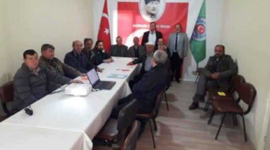 &Ccedil;ift&ccedil;ilere Ağa&ccedil; Budama, Aşılama Ve G&uuml;breleme Eğitimi