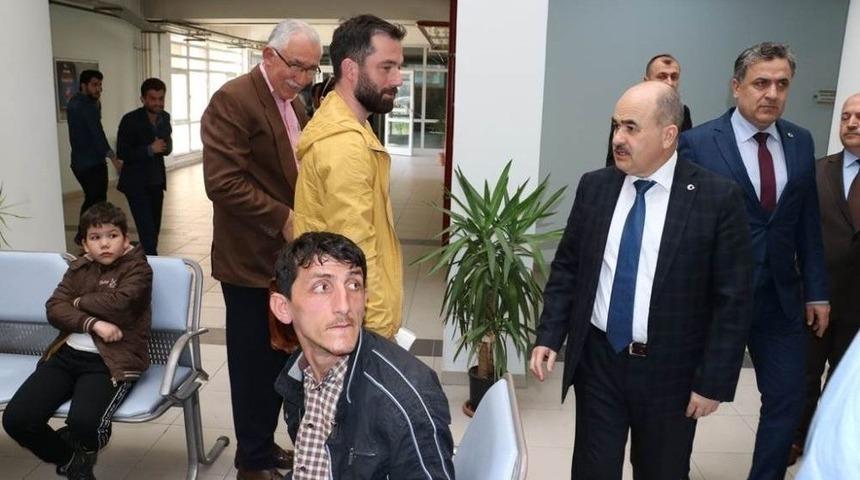 Vali Halk G&uuml;n&uuml;nde Vatandaşların Sorunlarını Dinledi