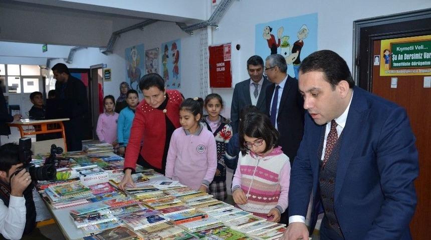 Darende&rsquo;de Kitaplar &Ccedil;ocukların Ayağına Gidiyor