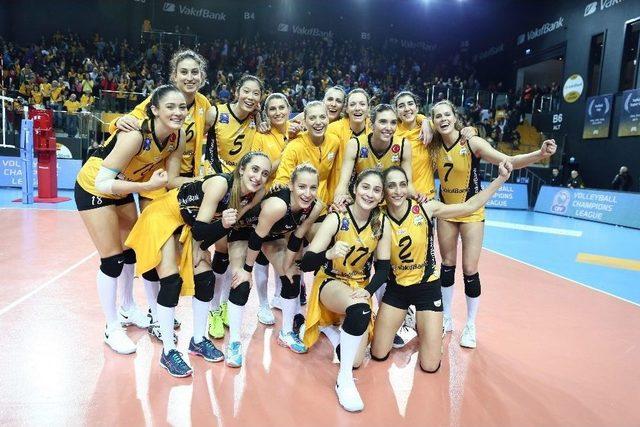 Vakıfbank Dörtlü Finaller İçin Son Virajda