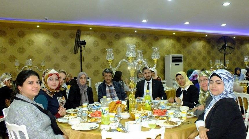 Ak Parti Van İl Kadın Kollarından İftar Programı
