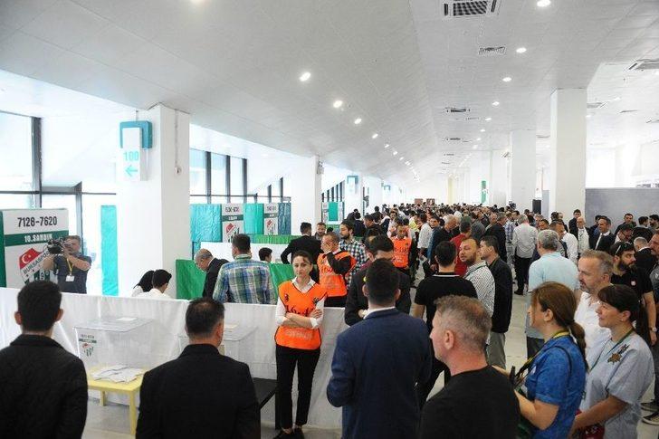 Bursaspor Olağan Genel Kurulu’nda Oy Kullanılmaya Başlandı G2