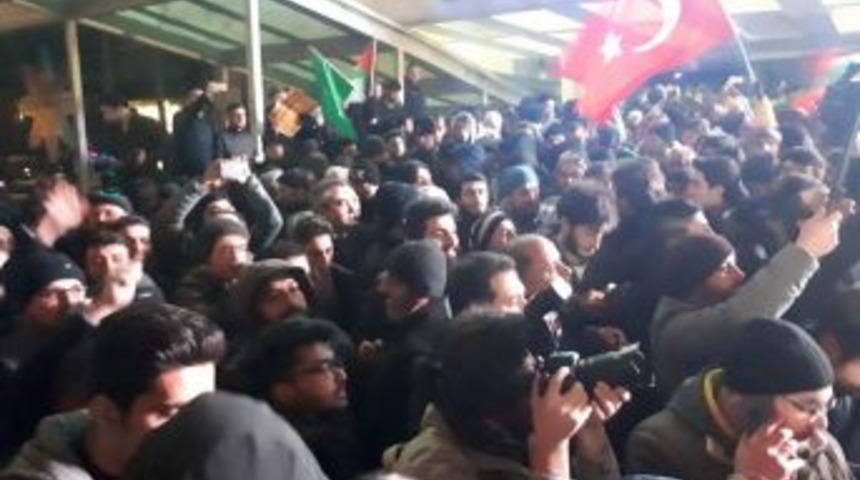 Abd&rsquo;ye Tepkiler B&uuml;y&uuml;yor