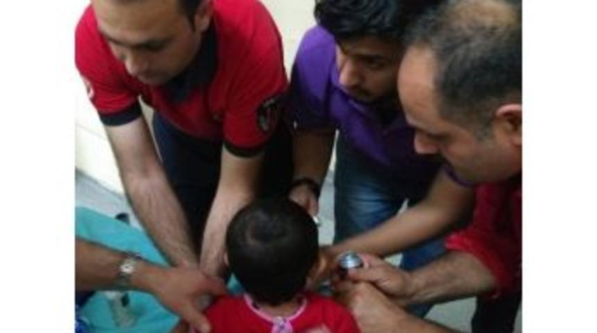 K&uuml;&ccedil;&uuml;k &Ccedil;ocuğun Parmağında Sıkışan Demir Halka &Ccedil;ıkartıldı