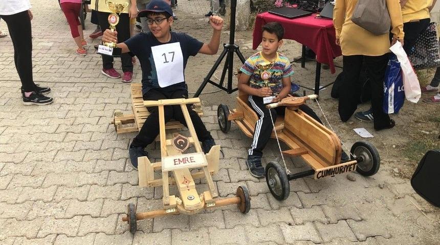 Tahta Araba Yarışmasında &Ouml;ğrenciler Ter D&ouml;kt&uuml;