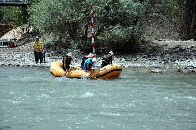 Raftingciler, Şampiyonada Dalgalara Meydan Okudu