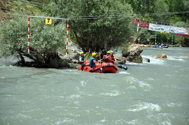 Raftingciler, Şampiyonada Dalgalara Meydan Okudu